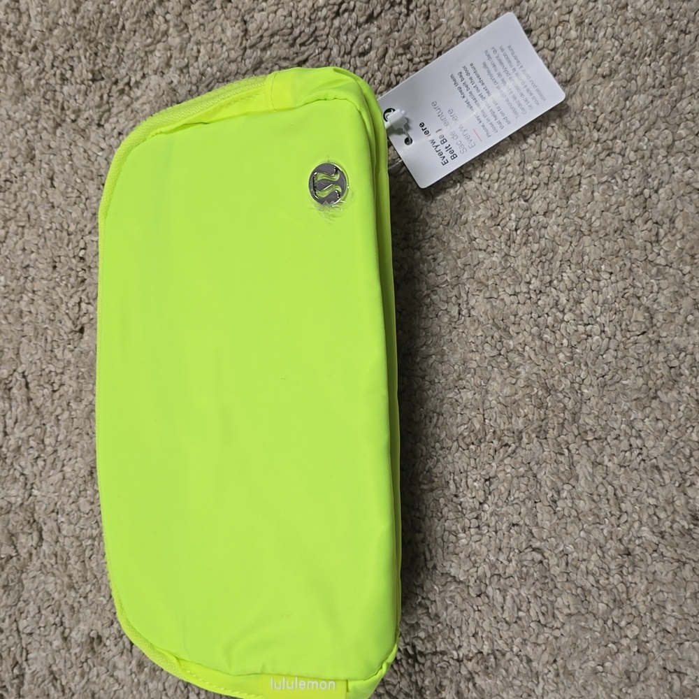 NWT Lululemon Everywhere Belt Bag 1L *Neo Mint - Picture 5 of 7